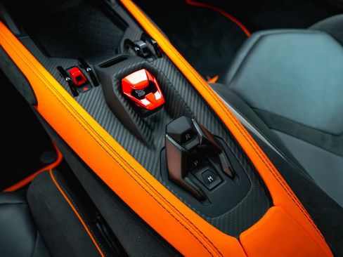 Used 2024 Lamborghini Revuelto AWD/4WD image 45
