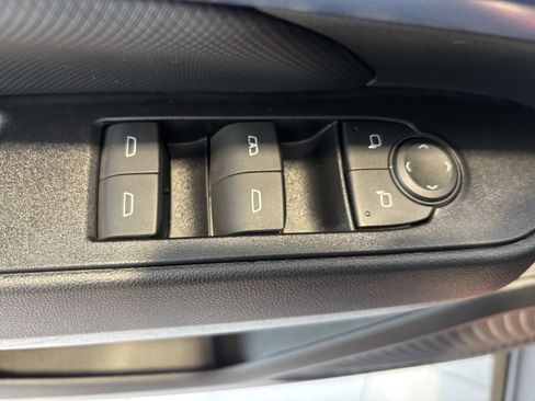 Used 2025 Chevrolet Equinox EV LT w/ Convenience Package II FWD image 7