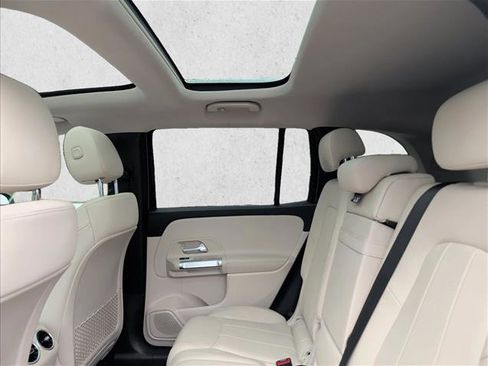Used 2022 Mercedes-Benz GLB 250 image 14