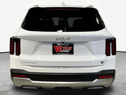 Used 2025 Kia Sorento S FWD image 5