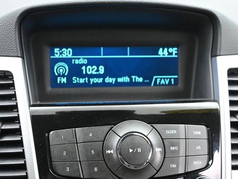 Used 2014 Chevrolet Cruze LS image 18