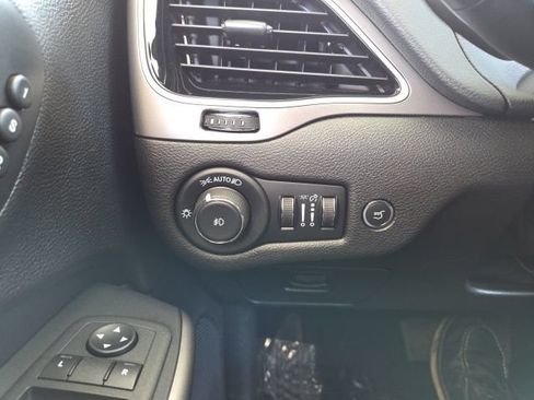 Used 2022 Jeep Cherokee Limited w/ Trailer Tow Group AWD/4WD image 57