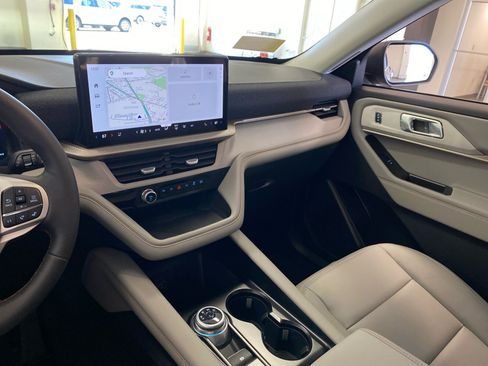 New 2026 Ford Explorer Active w/ Active Comfort Package AWD/4WD image 14