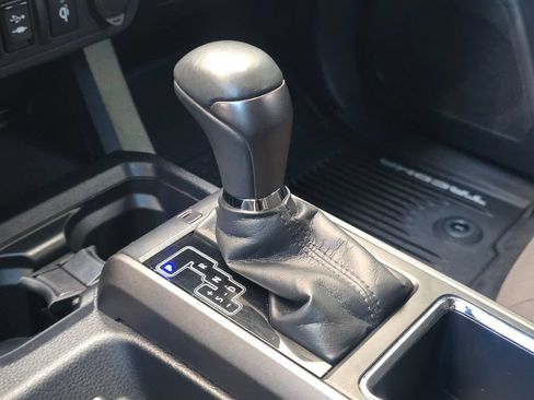 Used 2019 Toyota Tacoma TRD Off-Road w/ Technology Package AWD/4WD image 25