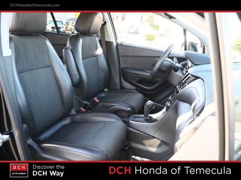 Used 2020 Chevrolet Trax LT w/ LT Convenience Package FWD image 21