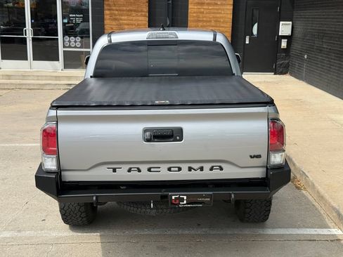 Used 2020 Toyota Tacoma TRD Off-Road w/ Technology Package AWD/4WD image 14