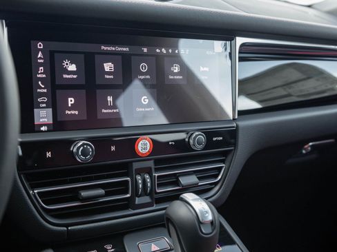 Certified 2025 Porsche Macan image 26