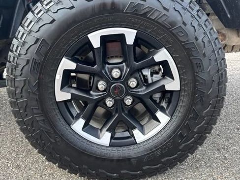 Used 2026 Jeep Gladiator Rubicon AWD/4WD image 15