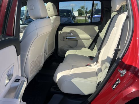 Used 2020 Mercedes-Benz GLB 250 4MATIC image 33