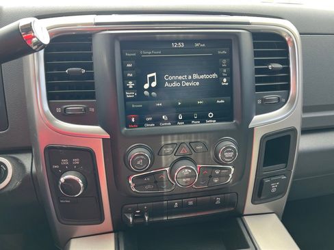 Used 2018 RAM 2500 SLT w/ Luxury Group image 14