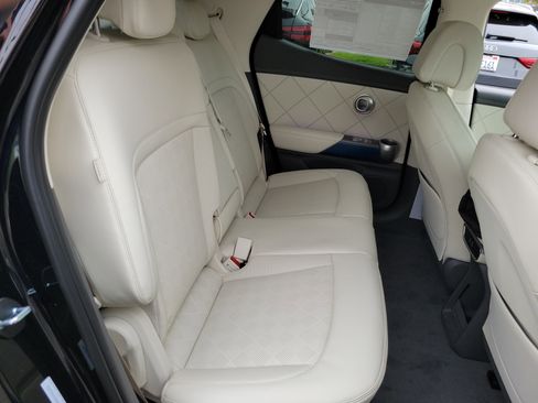 New 2026 Genesis GV60 Advance image 18