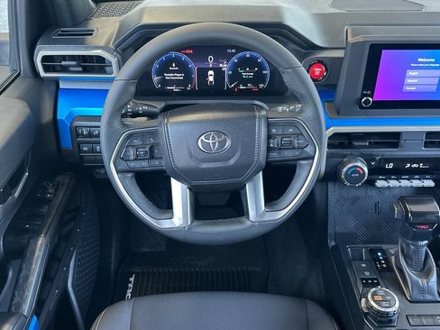 Certified 2025 Toyota Tacoma TRD Off-Road AWD/4WD image 13