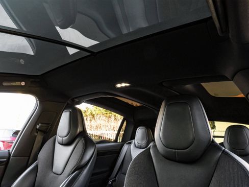 Used 2018 Tesla Model X 75D image 4