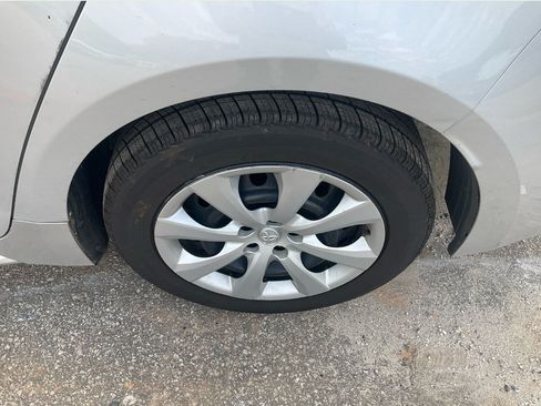 Used 2022 Toyota Corolla LE FWD image 8