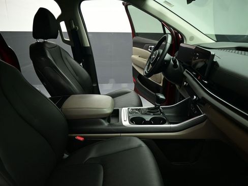 Certified 2025 Kia Carnival EX image 26