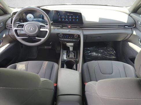 Used 2023 Hyundai Elantra SEL w/ Convenience Package FWD image 17