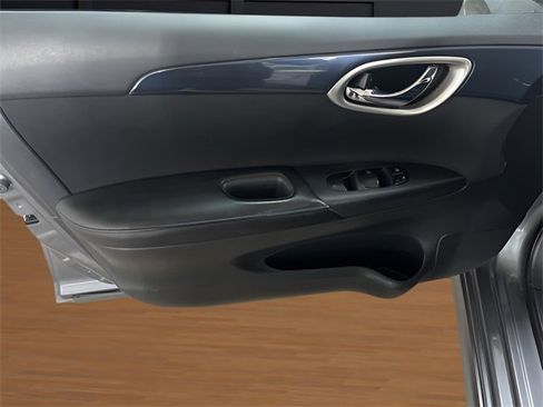 Used 2019 Nissan Sentra SR image 11