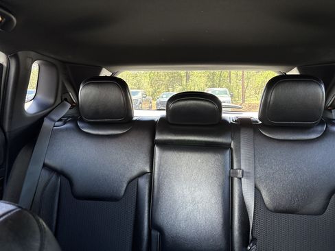 Used 2025 Jeep Compass Trailhawk w/ Trailhawk Convenience Group AWD/4WD image 24