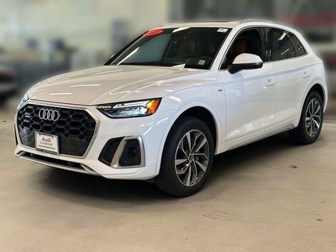 Used 2023 Audi Q5 2.0T Premium w/ Convenience Package AWD/4WD image 3