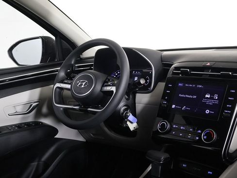 Used 2024 Hyundai Tucson SE image 32