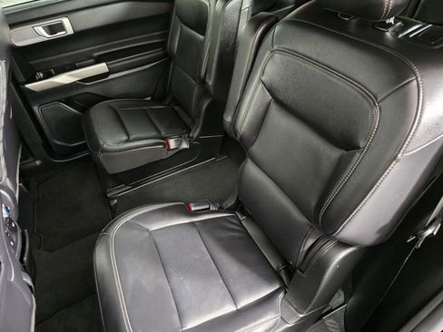 Used 2023 Ford Explorer Limited image 18