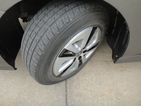 Used 2017 Toyota Prius Four FWD image 25