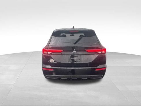 Used 2024 Mitsubishi Outlander ES image 3