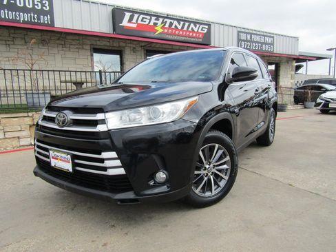 Used 2019 Toyota Highlander XLE image 1