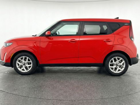 Used 2025 Kia Soul LX w/ LX Technology Package image 5