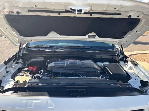 Used 2024 Nissan Titan SV w/ SV Convenience Package AWD/4WD image 30