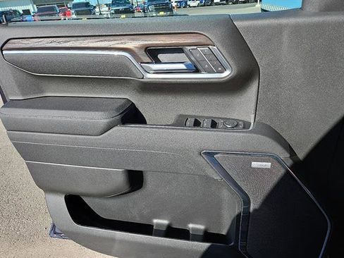 New 2026 GMC Sierra 1500 SLT image 16