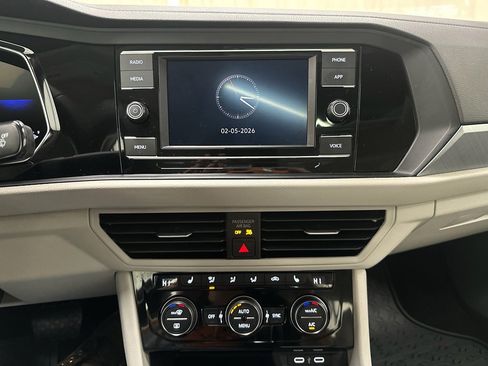 Used 2024 Volkswagen Jetta SE image 28