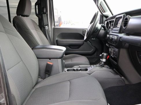 Used 2022 Jeep Gladiator Sport image 9