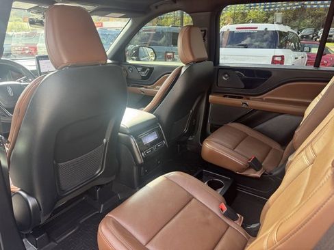 Used 2022 Lincoln Aviator Reserve w/ Elements Package Plus image 18