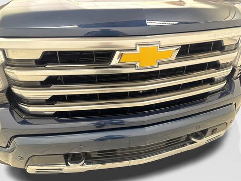 Used 2023 Chevrolet Silverado 1500 High Country w/ Technology Package AWD/4WD image 26