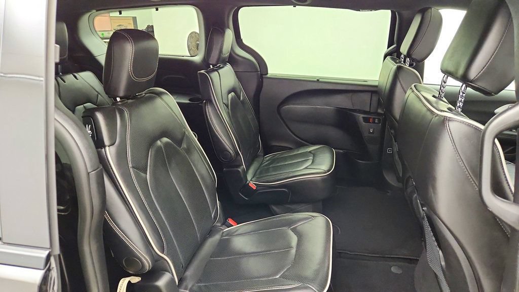 Used 2025 Chrysler Pacifica Limited FWD image 27