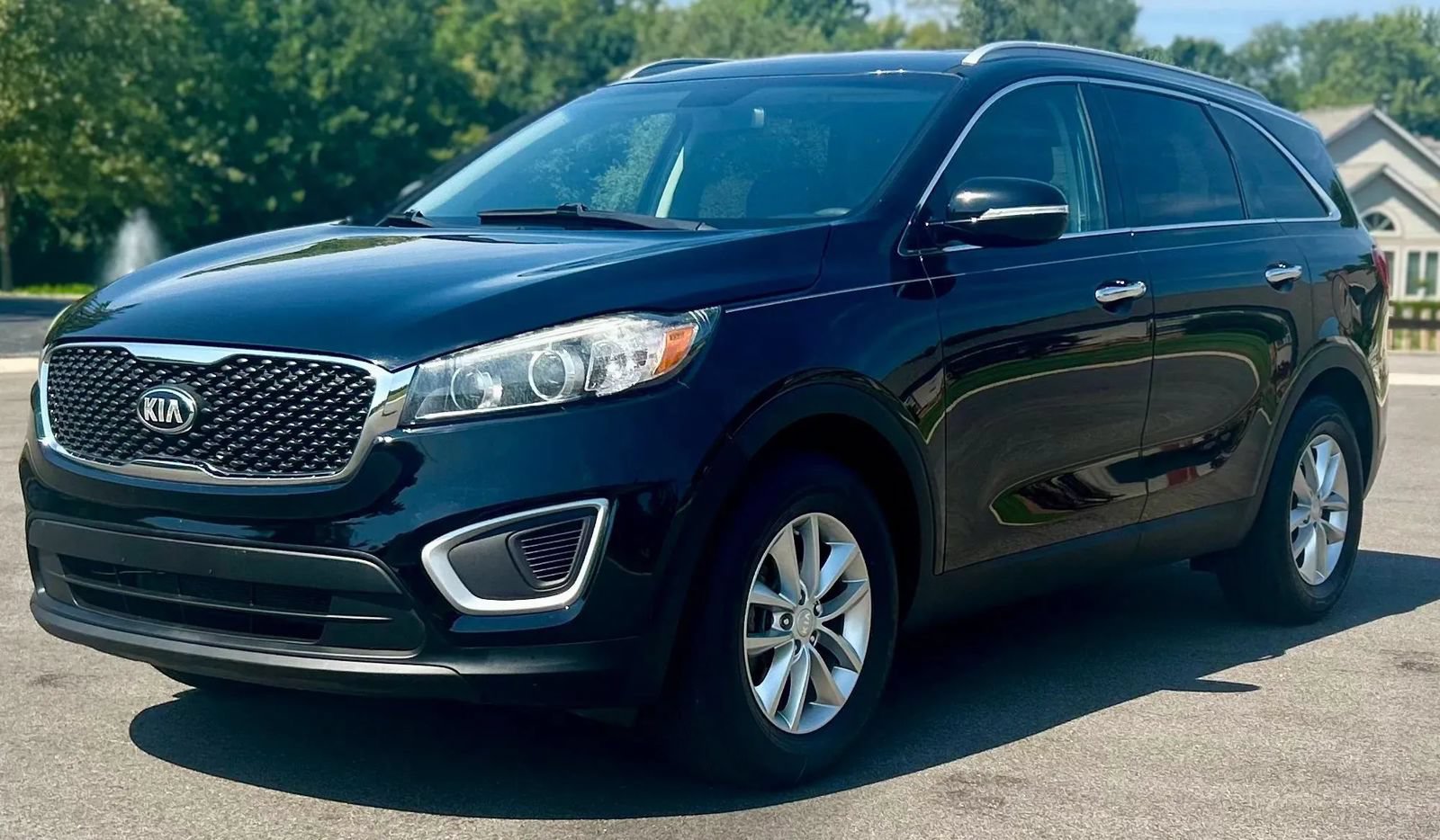 Used 2018 Kia Sorento FWD image 3