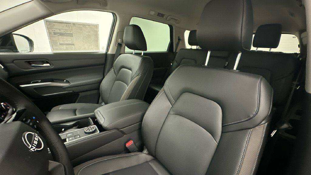 New 2026 Nissan Pathfinder SL AWD/4WD image 9