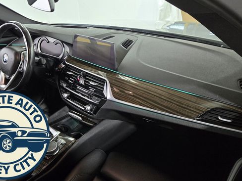 Used 2018 BMW 530i xDrive w/ Premium Package image 33