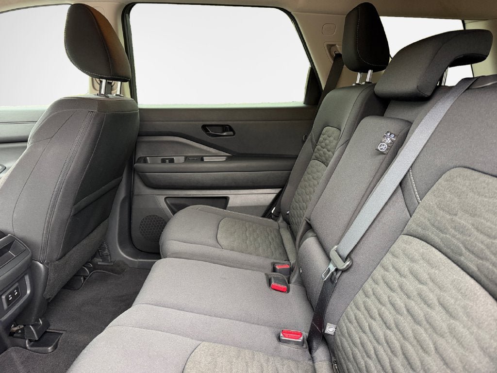 Used 2026 Nissan Pathfinder SV AWD/4WD image 14