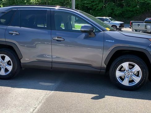 Used 2020 Toyota RAV4 LE w/ Carpet Mat Package AWD/4WD image 2