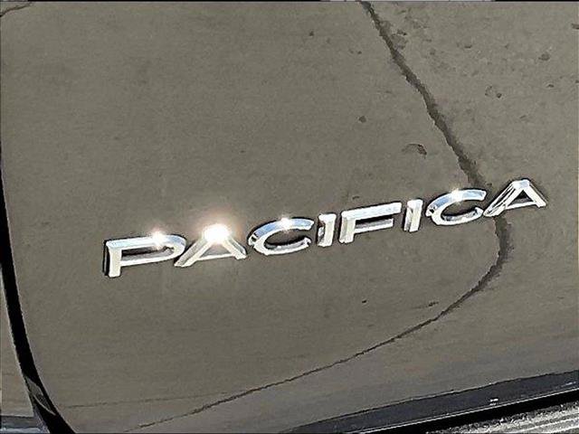 Used 2020 Chrysler Pacifica Touring-L FWD image 30