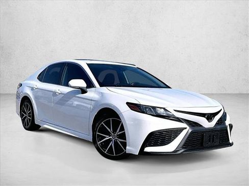 Used 2023 Toyota Camry SE FWD image 12