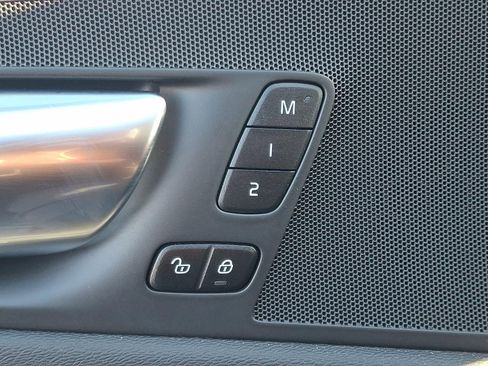 Certified 2023 Volvo XC60 B5 Plus w/ Protection Package Premier image 25