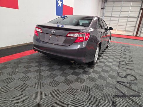 Used 2014 Toyota Camry SE FWD image 26