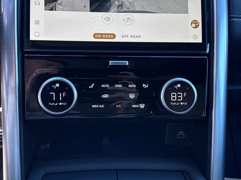 New 2025 Land Rover Discovery Dynamic SE image 24