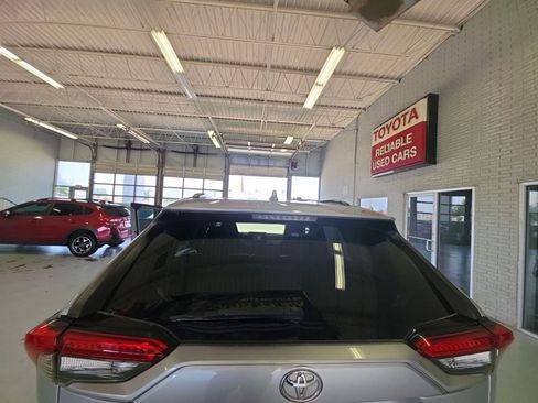 Used 2022 Toyota RAV4 XLE FWD image 8