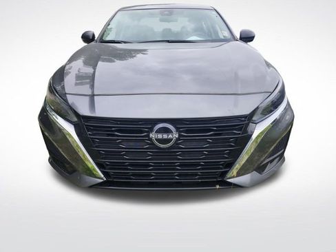 Used 2025 Nissan Altima 2.5 SV FWD image 4