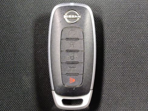 Used 2025 Nissan Versa SR w/ Trunk Package FWD image 32