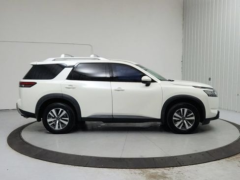 Used 2023 Nissan Pathfinder SL FWD image 8
